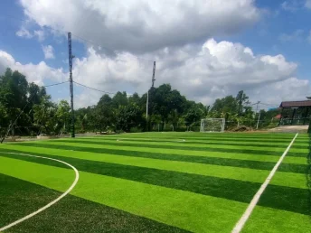 Thi công sân bóng đá 11 người cao cấp
