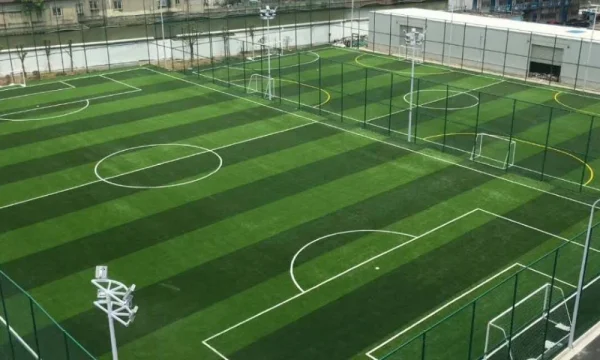 Thi công sân bóng đá 7 người tiết kiệm